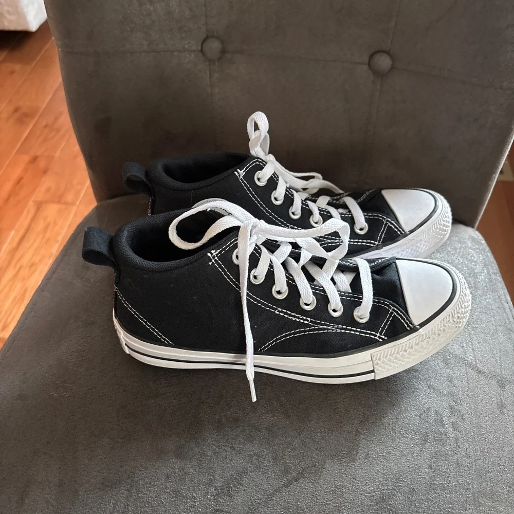 Converse All Star Mid Black White Sneakers EUC Women’s 7 Boy’s 5 GS4